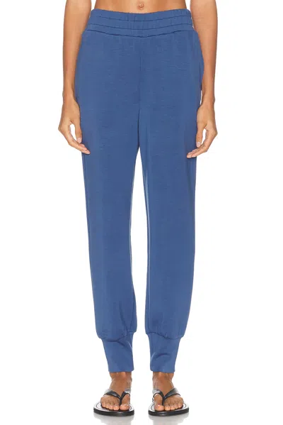 Varley The Slim Cuff 27.5 Pant In Blue
