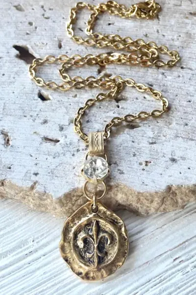 Vb & Co. Women's Fleur De Lys Necklace In Gold