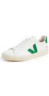Veja Stylish Sneakers With Emerald Suede Accents In Extra White/emeraude