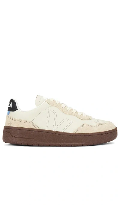 Veja Centre Commercial V-90 Sneaker In White