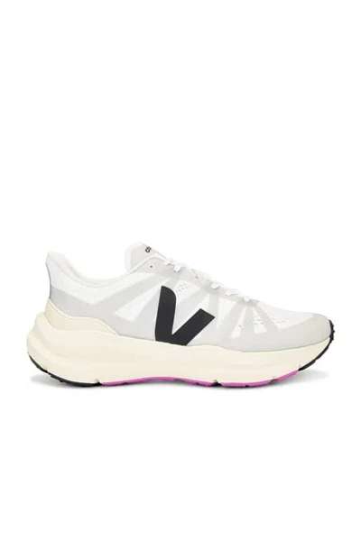 Veja Condor 3 In White & Black