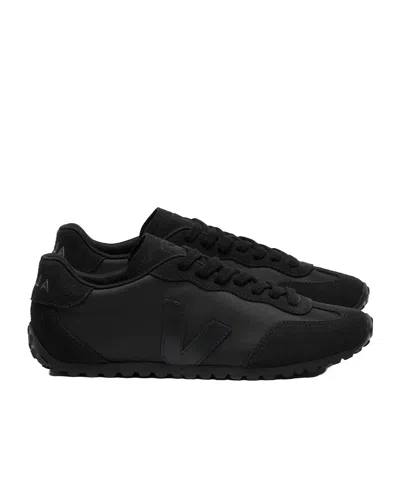 Veja Gt Sneakers In Black