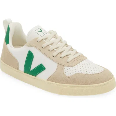 Veja Kids' Small V-10 L Chromefree™ Sneaker In Extra-white/emeraude/almond