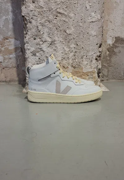 VEJA LACED SNEAKERS