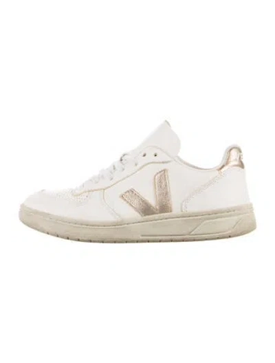 Pre-owned Veja Leather Athletic Sneakers In Metallic/white