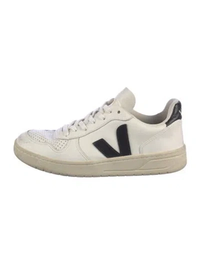 Pre-owned Veja Leather Printed Sneakers In Neutral