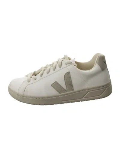 Pre-owned Veja Leather Sneakers