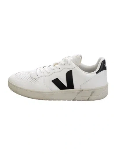 Pre-owned Veja Leather Sneakers In Neutrals