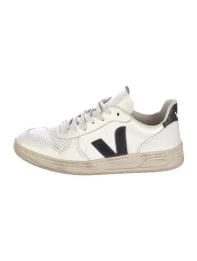 Pre-owned Veja Leather Sneakers In White