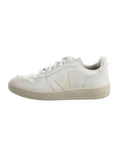 Pre-owned Veja Leather Sneakers In White