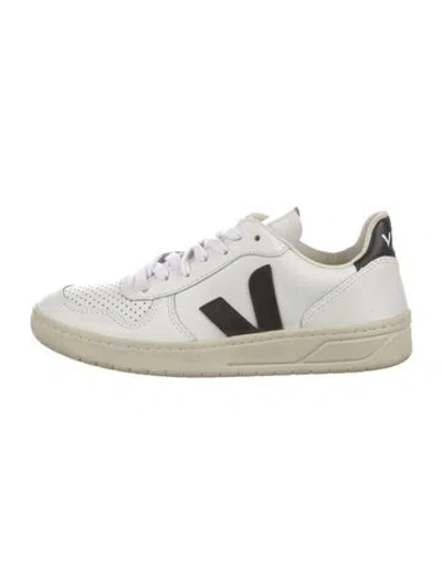 Pre-owned Veja Leather Sneakers In White