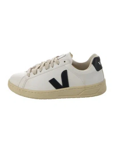 Pre-owned Veja Leather Sneakers In White