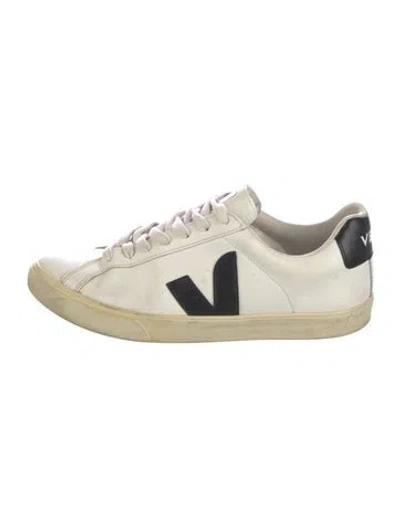 Pre-owned Veja Leather Sneakers In White