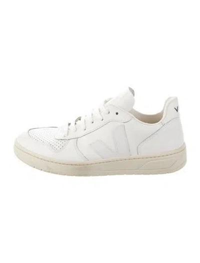 Pre-owned Veja Leather Sneakers In White