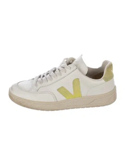 Pre-owned Veja Leather Sneakers In White