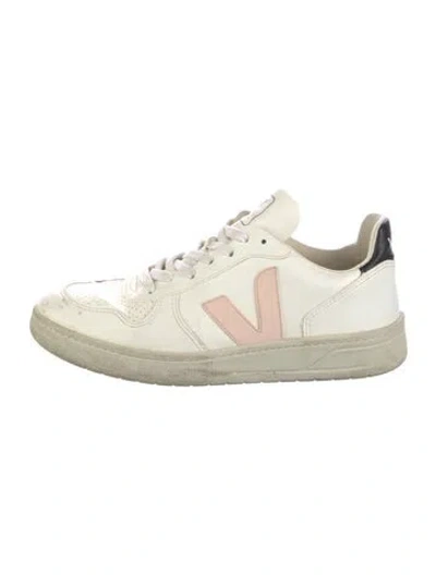 Pre-owned Veja Leather Sneakers In White