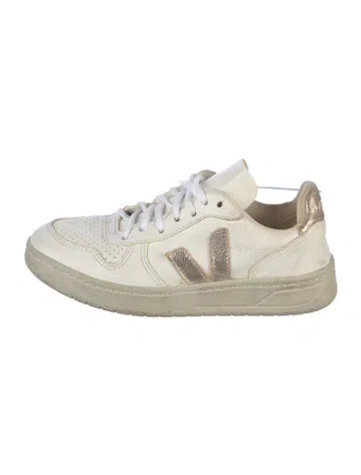 Pre-owned Veja Leather Sneakers In White