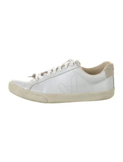 Pre-owned Veja Leather Sneakers In White