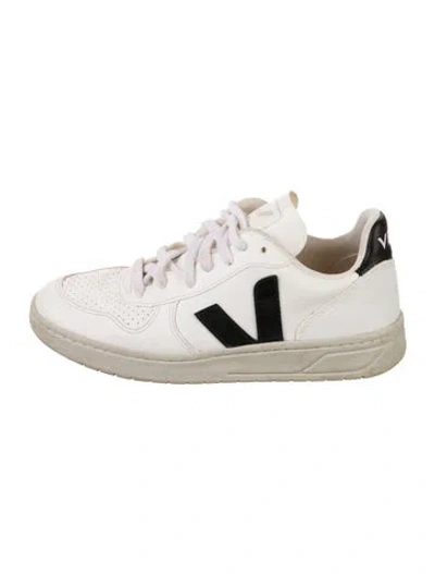 Pre-owned Veja Leather Sneakers In White
