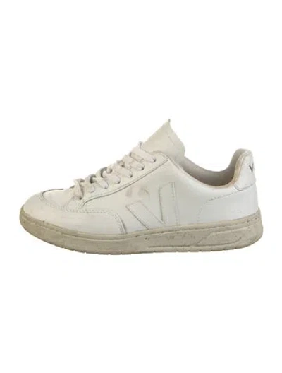 Pre-owned Veja Leather Sneakers In White