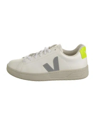Pre-owned Veja Leather Sneakers In White