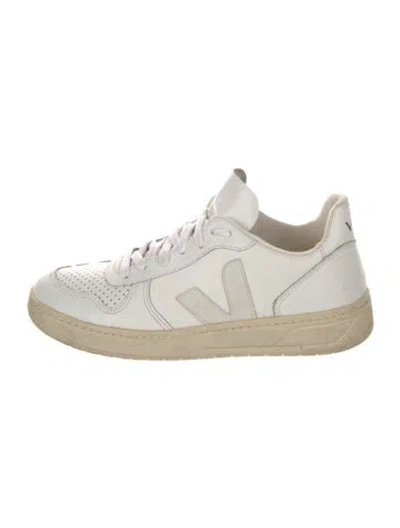 Pre-owned Veja Leather Sneakers In White