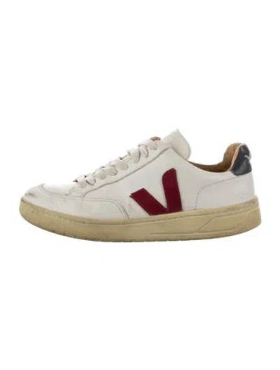 Pre-owned Veja Leather Sneakers In White