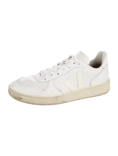 Pre-owned Veja Leather Sneakers In White
