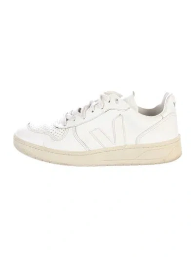 Pre-owned Veja Leather Sneakers In White