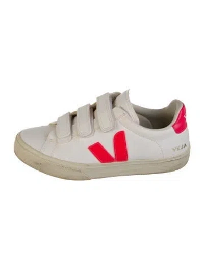 Pre-owned Veja Leather Sneakers In White