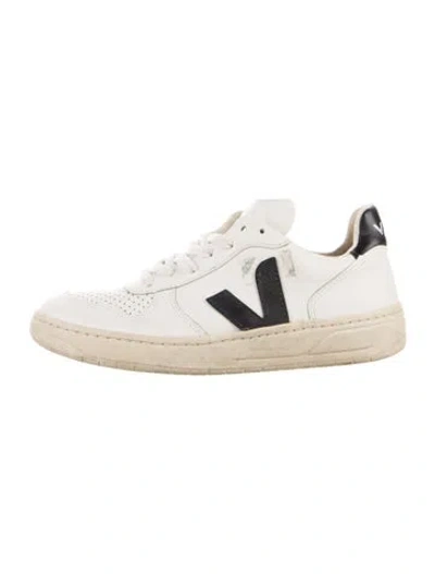 Pre-owned Veja Leather Sneakers In White