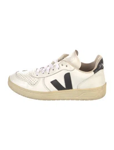 Pre-owned Veja Leather Sneakers In White