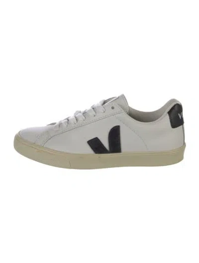 Pre-owned Veja Leather Sneakers In White