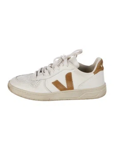 Pre-owned Veja Leather Sneakers In White