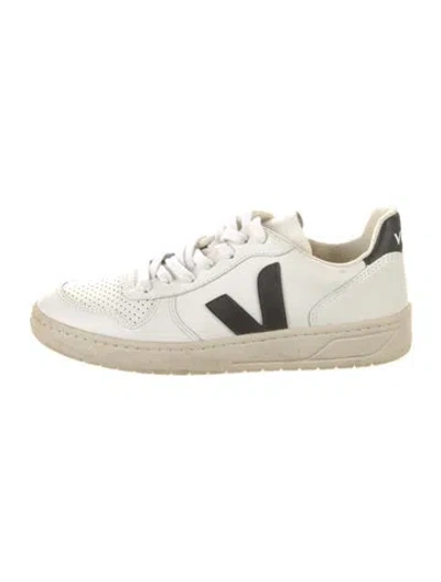 Pre-owned Veja Leather Sneakers In White