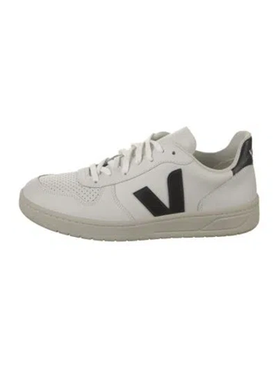 Pre-owned Veja Leather Sneakers In White