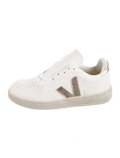 Pre-owned Veja Leather Sneakers In White
