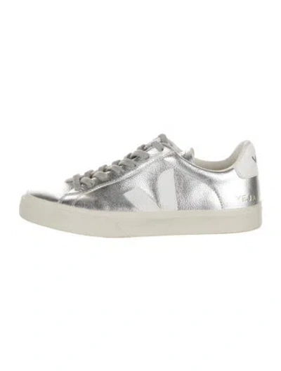 Pre-owned Veja Leather Sneakers In White