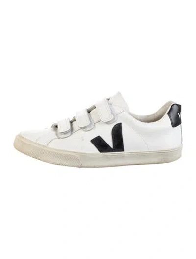 Pre-owned Veja Leather Sneakers In White
