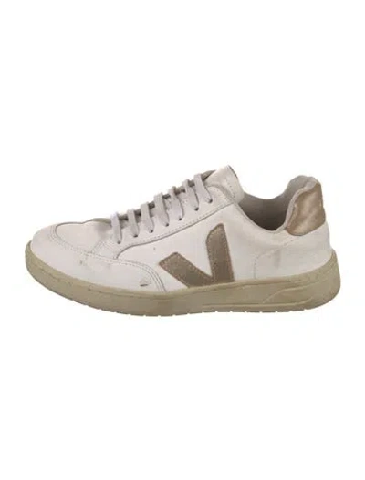 Pre-owned Veja Leather Sneakers In White