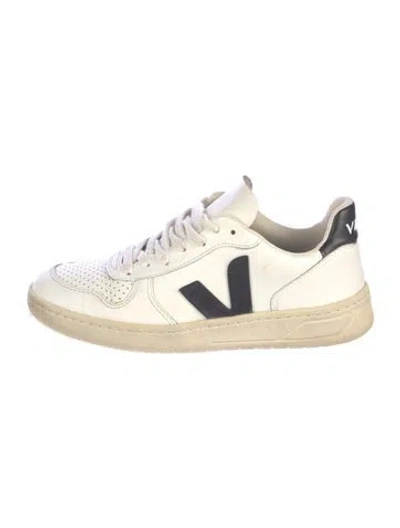 Pre-owned Veja Leather Sneakers In White