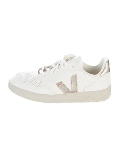 Pre-owned Veja Leather Sneakers In White