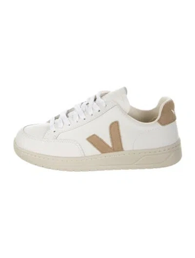 Pre-owned Veja Leather Sneakers In White