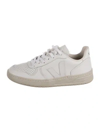 Pre-owned Veja Leather Sneakers In White