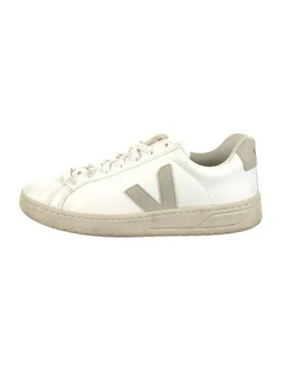 Pre-owned Veja Leather Sneakers In White
