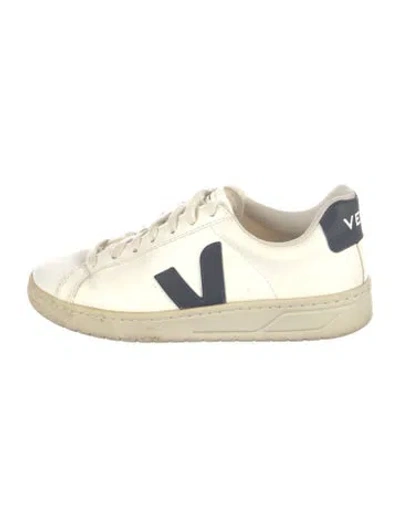Pre-owned Veja Leather Sneakers In White