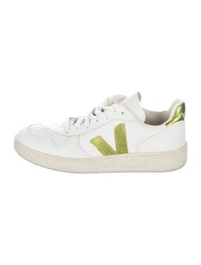 Pre-owned Veja Leather Sneakers In White
