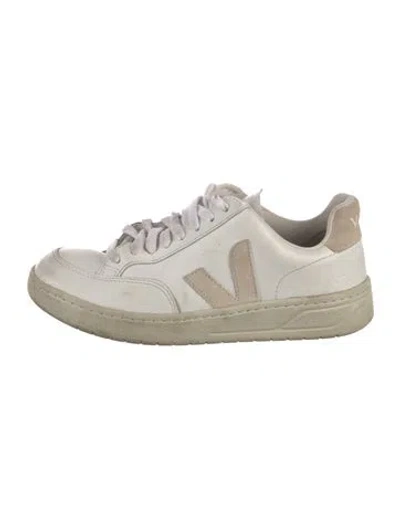 Pre-owned Veja Leather Sneakers In White