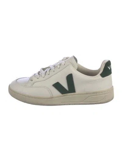 Pre-owned Veja Leather Sneakers In White