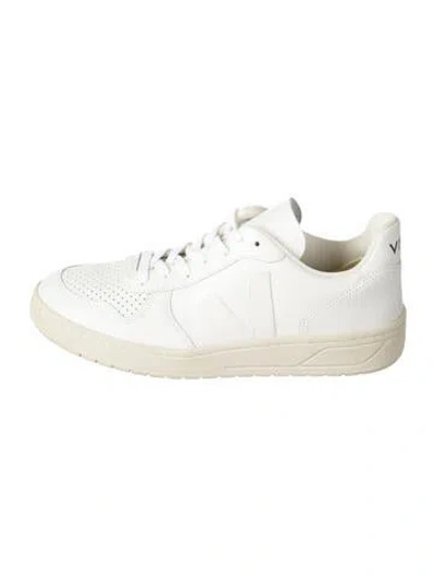 Pre-owned Veja Leather Sneakers In White